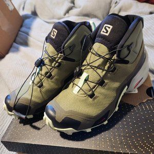 NWT Salomon Womens Cross Hike Mid GTX hiking boot Size 5.5, olive night